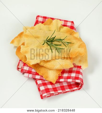 pieces of traditional Tuscan flatbread (Ghiottina Toscana) on checkered place mat
