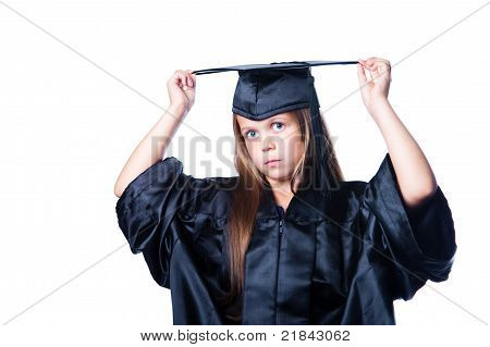 Ragazza poco seria in laurea abito bianco isolato