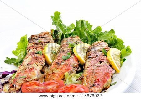 Grilled red fish with lettuce and lemon