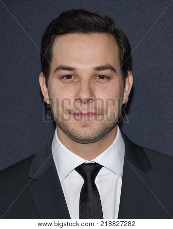 LOS ANGELES - DEC 12:  Skylar Astin arrives for the '