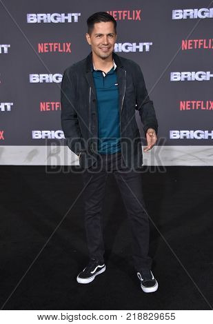LOS ANGELES - DEC 13:  Jay Hernandez arrives for the 