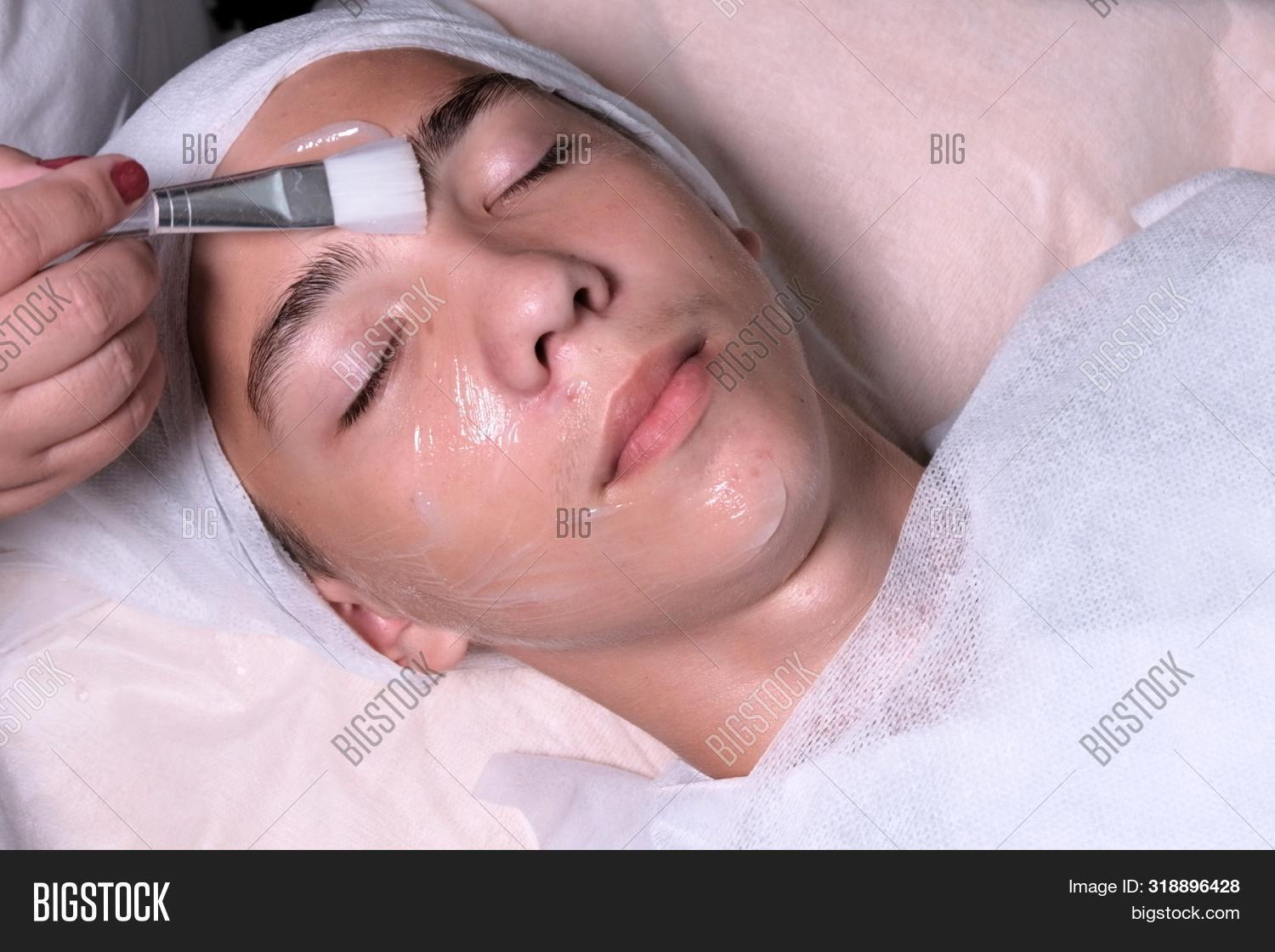 почистить лицо подростку. узи чистка лица. косметология для подростков. ультразвуковая чистка лица. почистить лицо подростку.