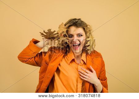Autumn Cothing And Color Trends. Autumn Woman With Golden Leaves. Beautiful Young Girl With Autumn L