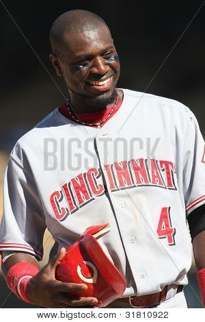 LOS ANGELES - AUG 22: Reds 2B Brandon Phillips #4 během hry Reds vs. Dodgers v 22 SRP 2010 v