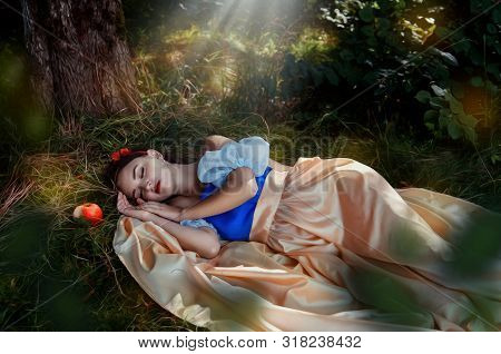 Fabulous Photography Of Snow White Princess In The Forest