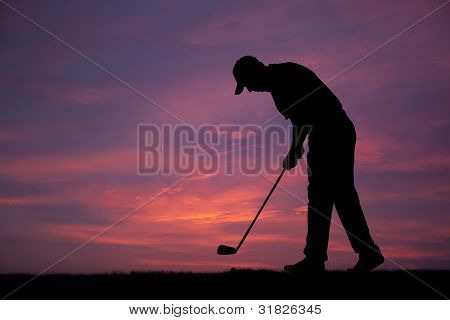 mies golfaaja sunset