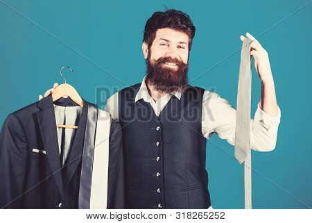 Perfect Necktie. Stylist Advice. Difficulty Choosing Necktie. Shop Assistant Or Personal Stylist Ser