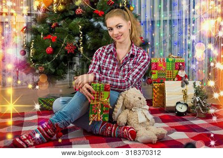 Holidays, Celebrations And People Concept-young Caucasian Woman In Grunge Style In Home Cozy Clothes