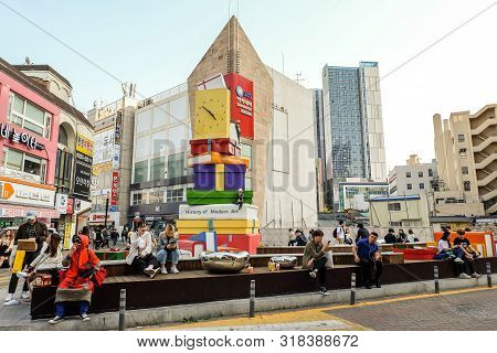 Daegu, South Korea - Apri 06, 2019 :tourist Walking On Street And Enjoy Shopping In Dongseongno Shop