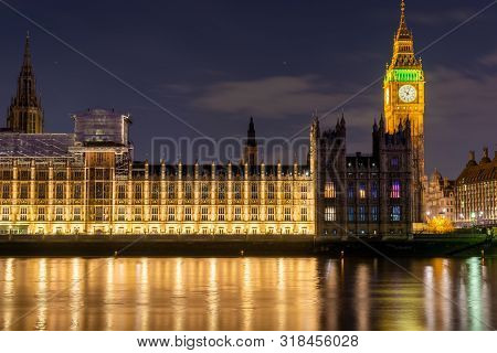 Night Photo Of The Houses Of Parliament In London