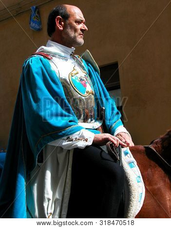 Sarteano (siena, Tuscany) / Italy - Agoust 15, 2008: Medieval Saracen Joust, Giostra Del Saracino. T