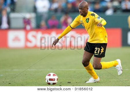 CARSON, CA. - 6 giugno: Giamaica giocatore F Luton Shelton #21 durante la CONCACAF Gold Cup 2011 gruppo B g