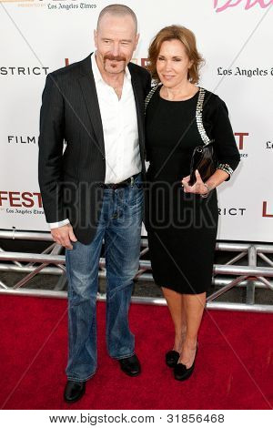 Los Angeles 17. Mai: Bryan Cranston & Robin Dearden kommen bei den Los Angeles Film Festival Premier