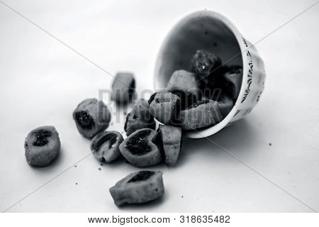 White Colored Decorated Glass Bowl With Bhakhrwadi Or Bakarwadi Or  Bhākarwadi Which Is A Famous Ind