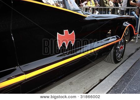 LOS ANGELES, CA - 5 APR: La Batmobile in una cerimonia dove Adam West è onorato con una stella su H
