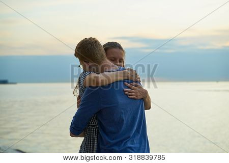 Couple Inon The Beach, Girl Hug Boy, Concept Of Love, Teen Relationships