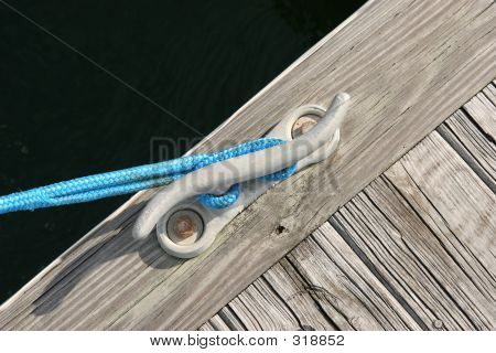 blau Seil auf eine Klampe