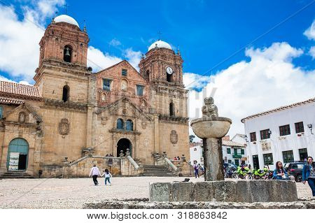 Mongui, Colombia - August, 2019: Fountain At The Central Square In The Small Town Of Mongui With The
