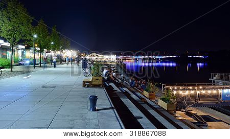 Warsaw, Poland. 25 August 2019. Vistulan Boulevards On The Western Side Of The River Vistula In Wars