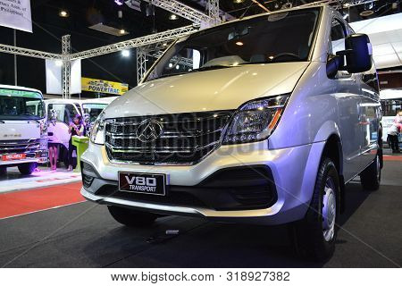 Maxus V80 Van