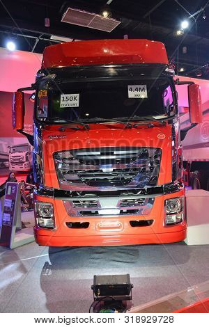 Isuzu Giga Tractor Head Truck