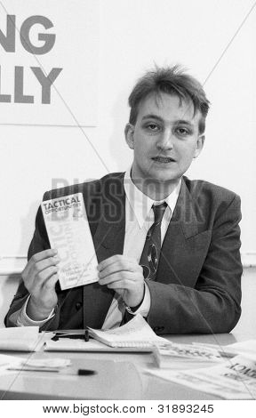 LONDON - 19 mars: Joe Marshall, biträdande sekreterare i demokratiska vänsterpartiet, deltar deras man