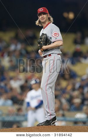 LOS ANGELES - 13 giugno: Lanciatore iniziale Cincinnati Reds Bronson Arroyo #61 durante la Major League B