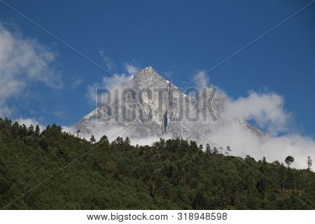 Everest Base Camp Thamserku Mountain View From Lukla To Phakding And Namche Bazaar,nepal