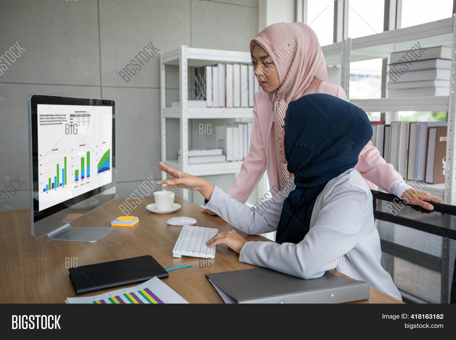 Muslim Business Woman Image & Photo (Free Trial) | Bigstock