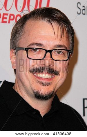 LOS ANGELES - FEB 4: Vince Gilligan dorazí na Hollywood Reporter slaví 85 akademie A