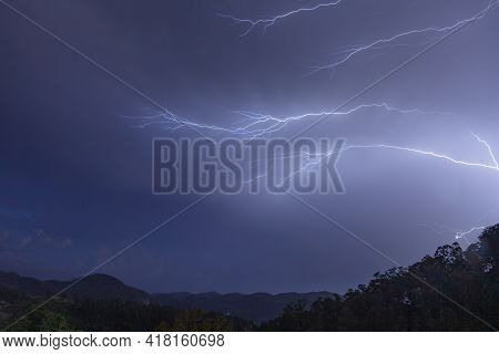High Voltage Electrical Spark. Charge Of Energy Dissipated Through Epd (electric Potential Differenc
