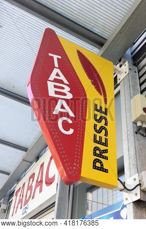 Bordeaux , Aquitaine France - 04 22 2021 : Presse And Tabac Logo In France Shop Press And Tobacco Si