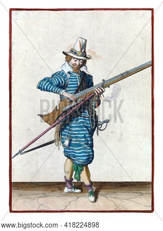 A soldier, full-length, to the right, closing the pan  of his musket  with his right hand. In his left hand, in addition to the musket, also a furket (musket fork) and a burning fuse