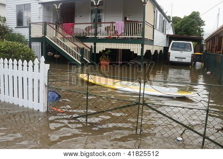 Brisbane, Australien - Januar 28: Häuser überflutet von Ex-Tropical Cyclone Oswald 28 Januar 201
