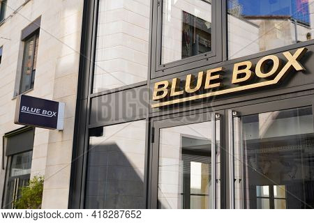 Bordeaux , Aquitaine France - 04 22 2021 : Blue Box Sign Text And Brand Logo Of Fashion Trendy Sport