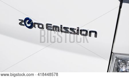 Bordeaux , Aquitaine France - 04 22 2021 : Nissan E-nv200 Electric Mpv Logo Brand And Text Sign Zero