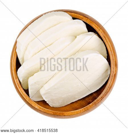 Thick Cut, Fresh Mozzarella Slices, In A Wooden Bowl. Italian Cheese, With High Moisture. Dairy Prod