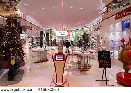Taipei, Taiwan - December 4, 2018: Fareastone Telecom Operator Store In Syntrend Creative Park In Ta