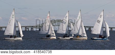 Babylon, New York, Usa - 7 December 2019: Two Person Sailboats In A Winter Regatta With The Great So