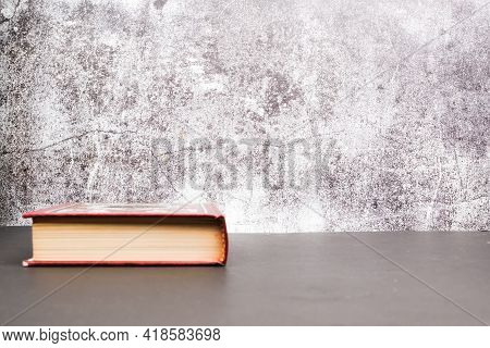 A Picture Of The Koran At Isolated Copyspace Crack Wall For 