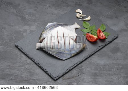 Raw White Pomfret