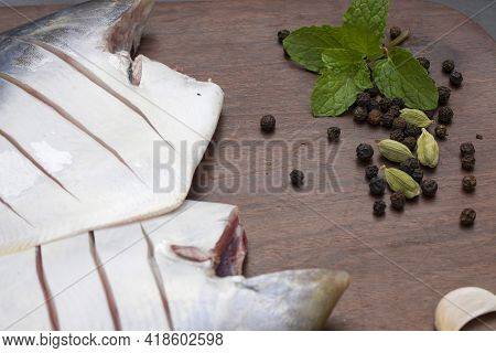 Raw White Pomfret