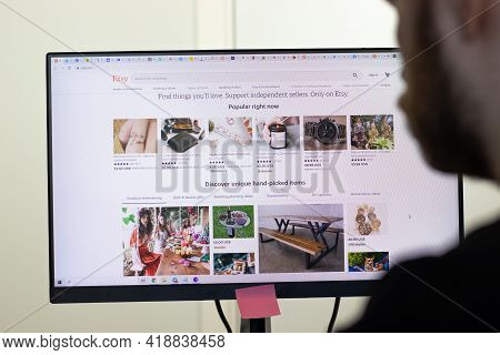 New York, Usa - 26 April 2021: Etsy Website Page On Screen, Man Using Service, Illustrative Editoria