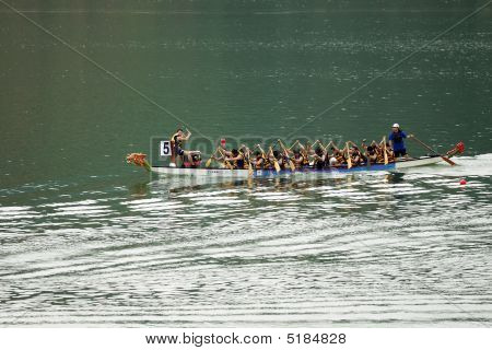 Raza de barco de dragón