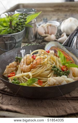 Spaghetti with mussels and clams