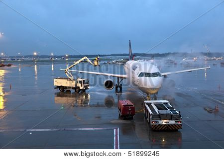 Deicing Of The Lufthansa Plane