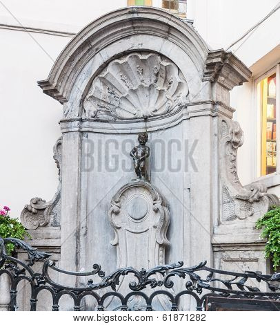 Brussels - July 09: Manneken Pis Statue And Fountain On July 09, 2011 In Brussels, Belgium