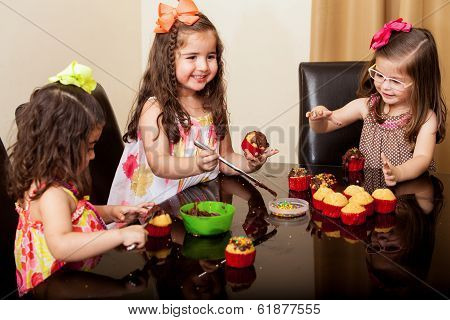 cupcakes making by girls