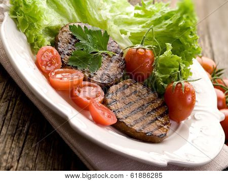 grilled seitan with tomatoes and salad