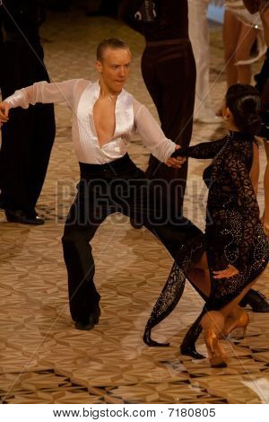Latince dansçılar